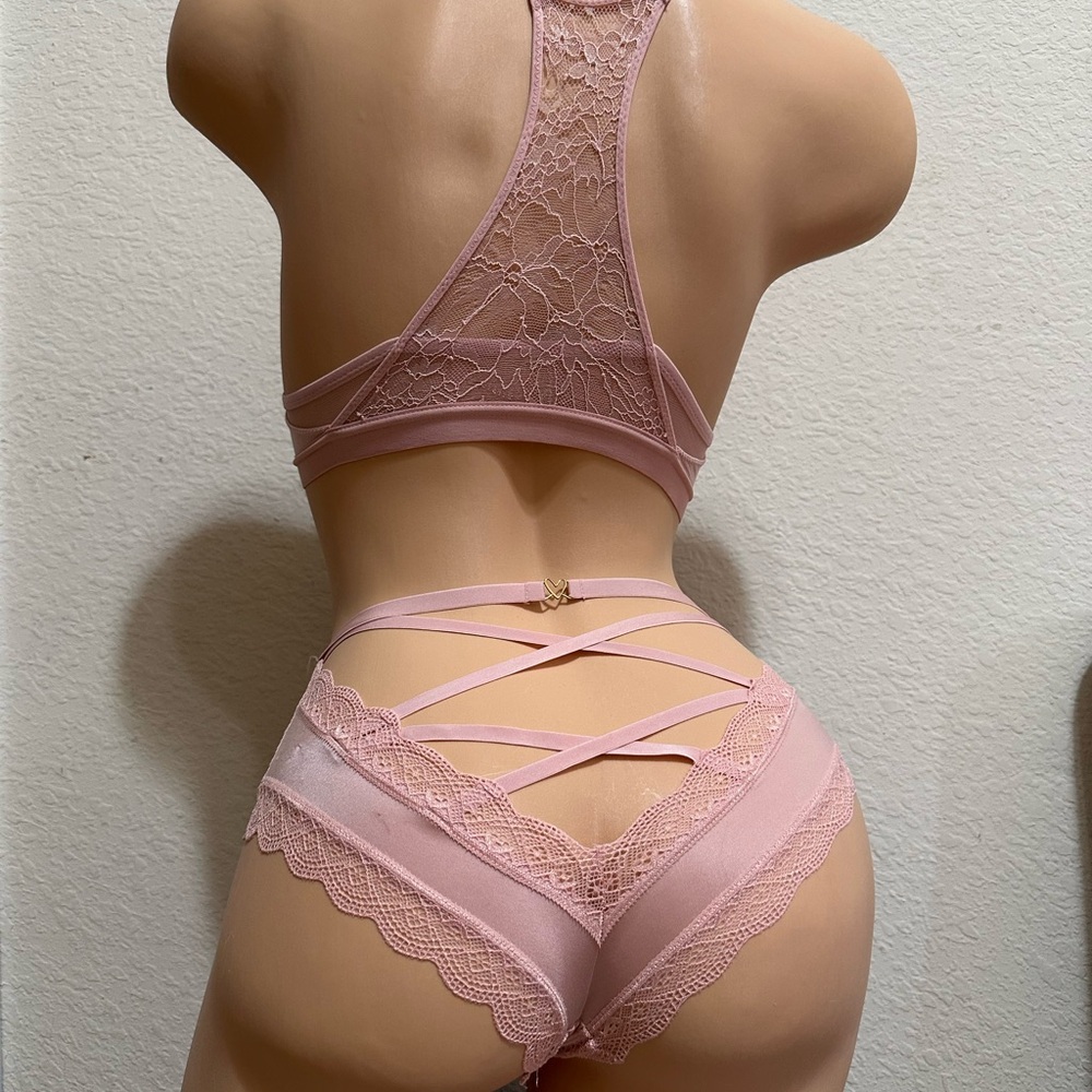 32A,S Victoria secret bombshell Elegant Pink Lace Bra and Panty Set - Picture 5 of 6